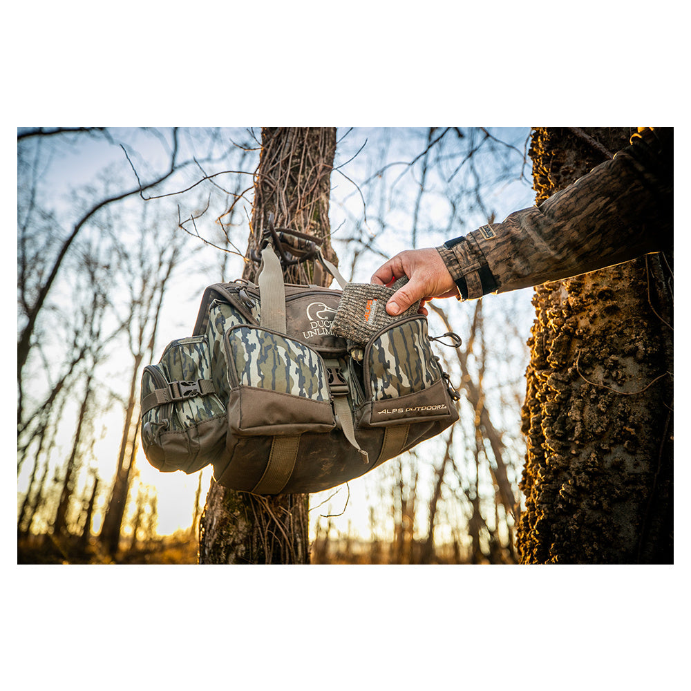 Alps Ducks Unlimited Floating Deluxe Blind Bag
